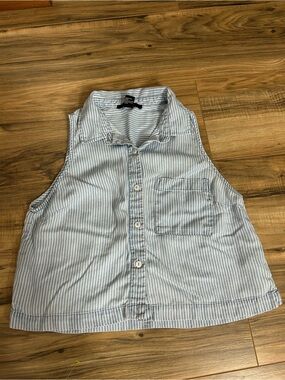 Forever 21 Striped Sleeveless Button-Up Crop Top